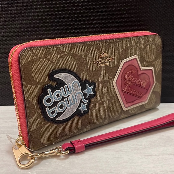 Coach Long Zip Around Wallet In Signature Canvas With Disco Patches - Picture 8 of 9